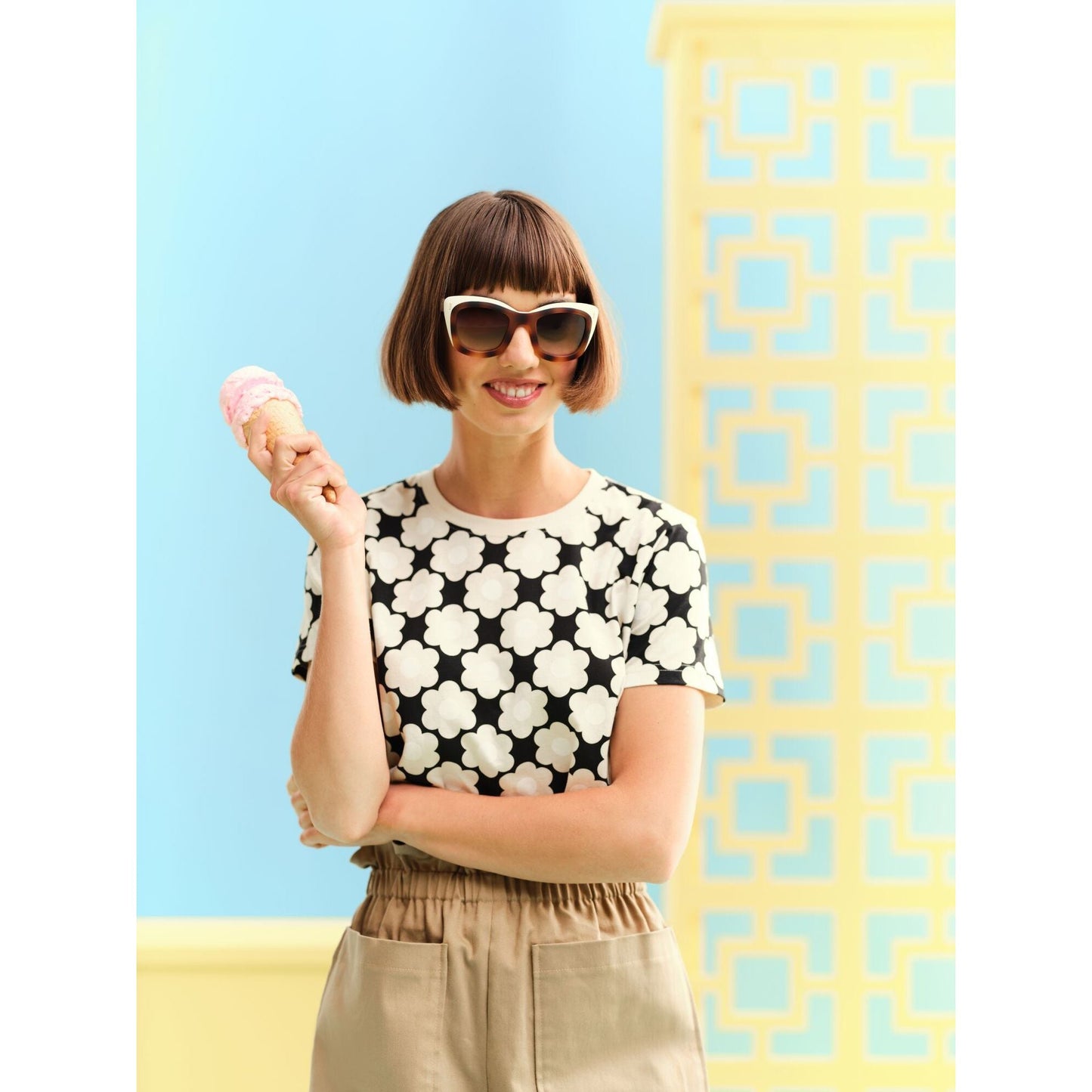Orla Kiely Tee Shirt - Black Sixties Daisy