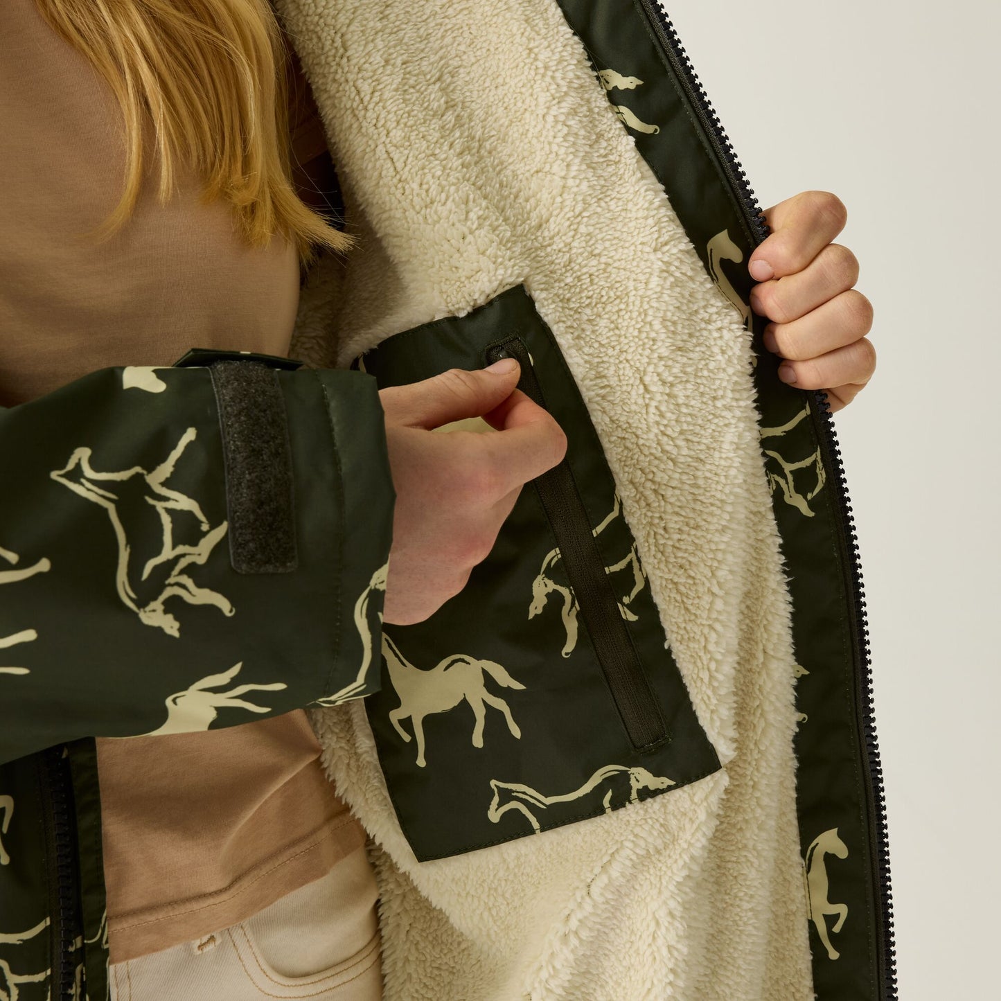 Regatta Adult WP Robe - Dark Khaki Horse