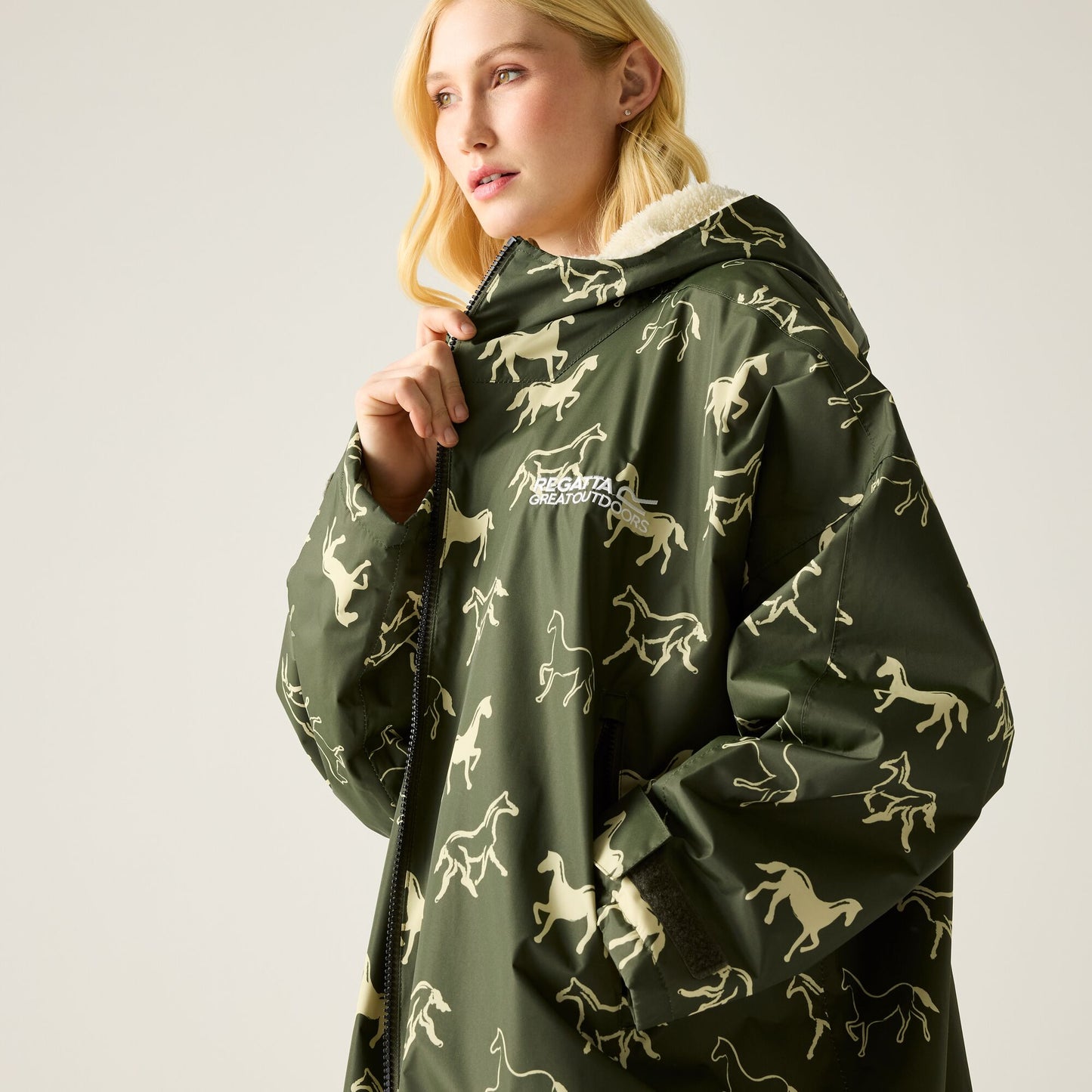 Regatta Adult WP Robe - Dark Khaki Horse