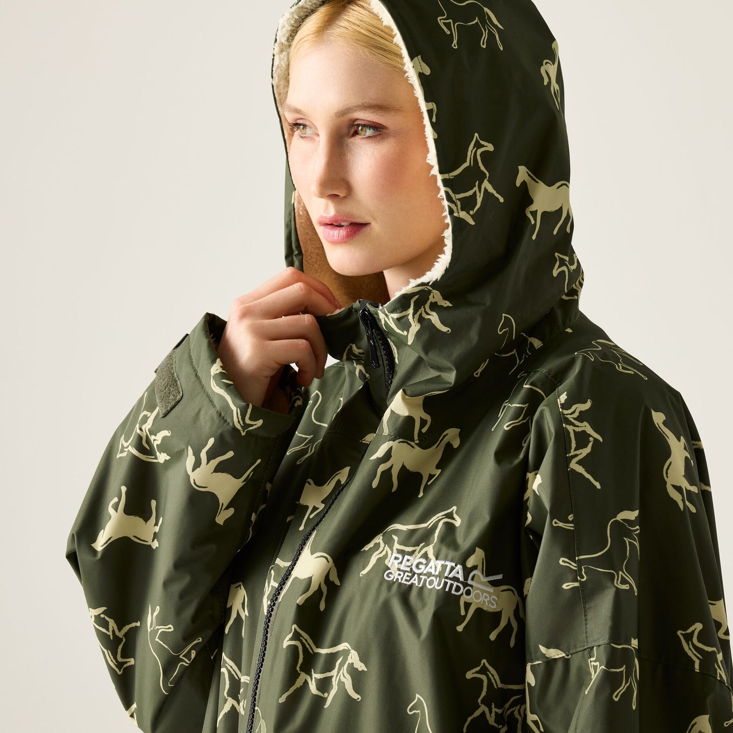 Regatta Adult WP Robe - Dark Khaki Horse