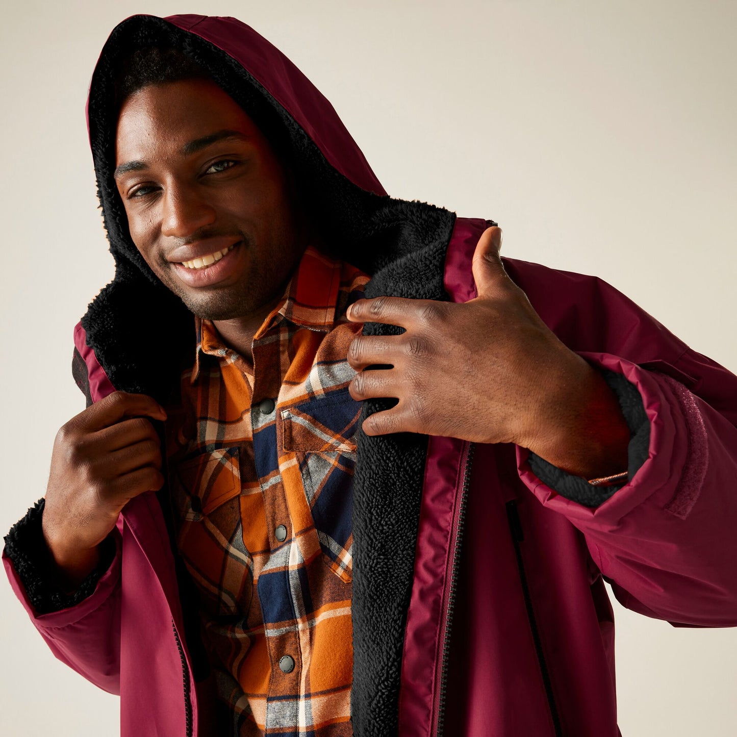 Regatta Adult Waterproof Changing Robe - Dark Maroon