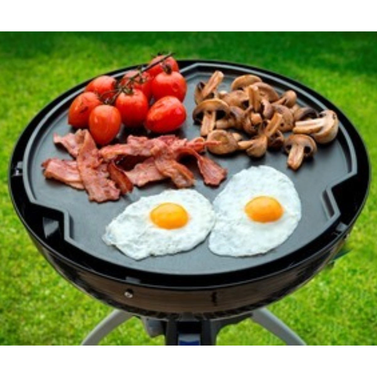 Gas bbq with flat clearance plate